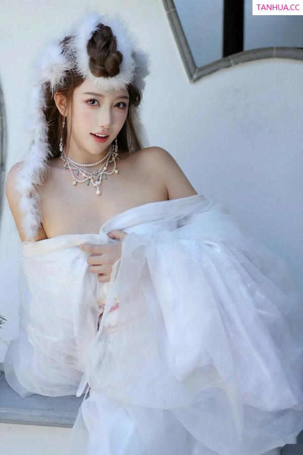   [XiuRen]高清写真图 2025.10.09 No.10843 金允希Yuki 低胸长裙第46张图片